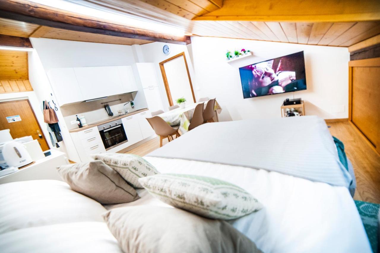 La Mansarda di Emma Apartment Pinzolo Bagian luar foto