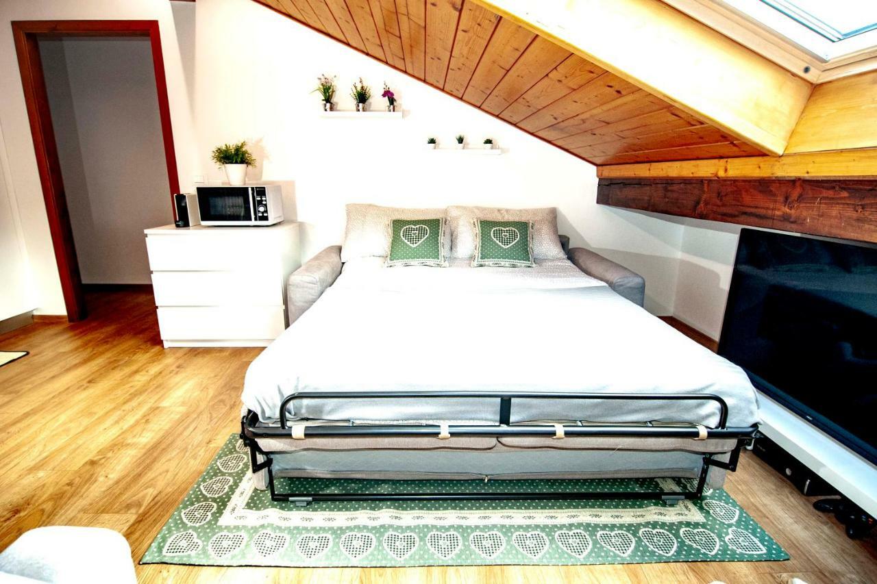 La Mansarda di Emma Apartment Pinzolo Bagian luar foto