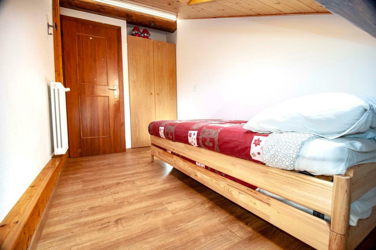 La Mansarda di Emma Apartment Pinzolo Bagian luar foto